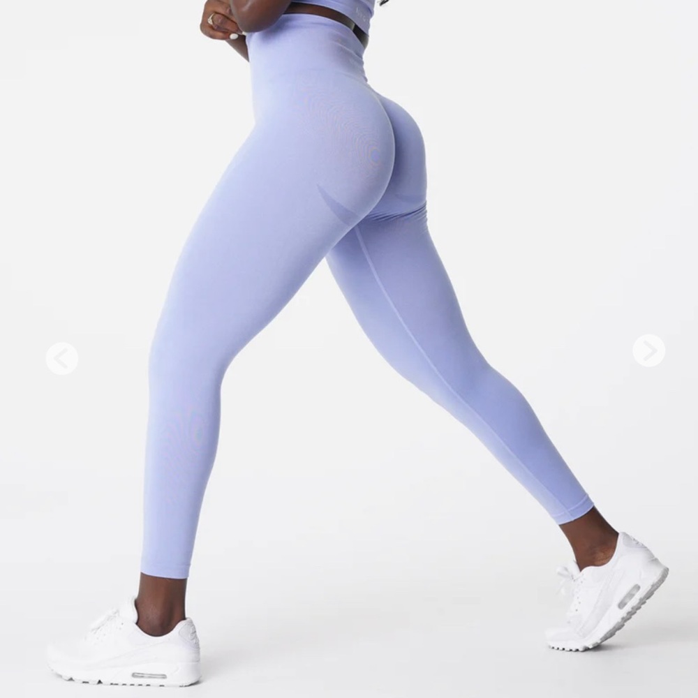 NVGTN periwinkle contour seamless. Like new